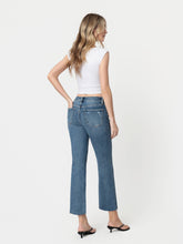 Load image into Gallery viewer, The Kassia Straight Cut Jeans
