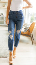 Load image into Gallery viewer, Judy Blue Boyfriend Jeans