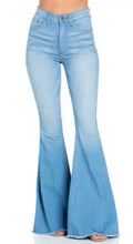 Load image into Gallery viewer, Frayed Flared Jeggings