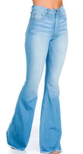 Load image into Gallery viewer, Frayed Flared Jeggings