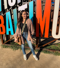 Load image into Gallery viewer, Mid-Rise Button Fly Skinnies