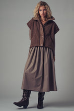 Load image into Gallery viewer, Plush Chocolate Quilted Collar Boxy Sherpa Vest
