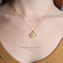 Load image into Gallery viewer, GOLD MEDALLION NECKLACE

