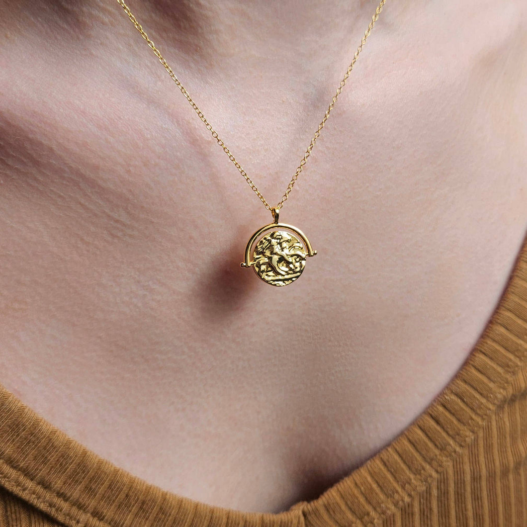 GOLD MEDALLION NECKLACE