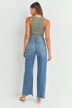 Load image into Gallery viewer, The Karissa Mid-Rise 90&#39;s Straight Jeans
