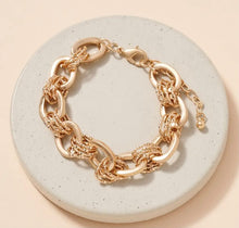 Load image into Gallery viewer, Double Detail Chain Link Bracelet
