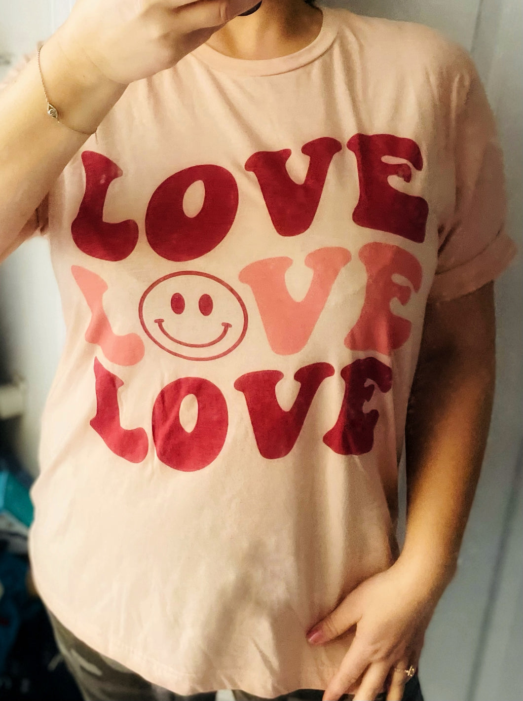 Love on Repeat Tee (Curvy Collection)